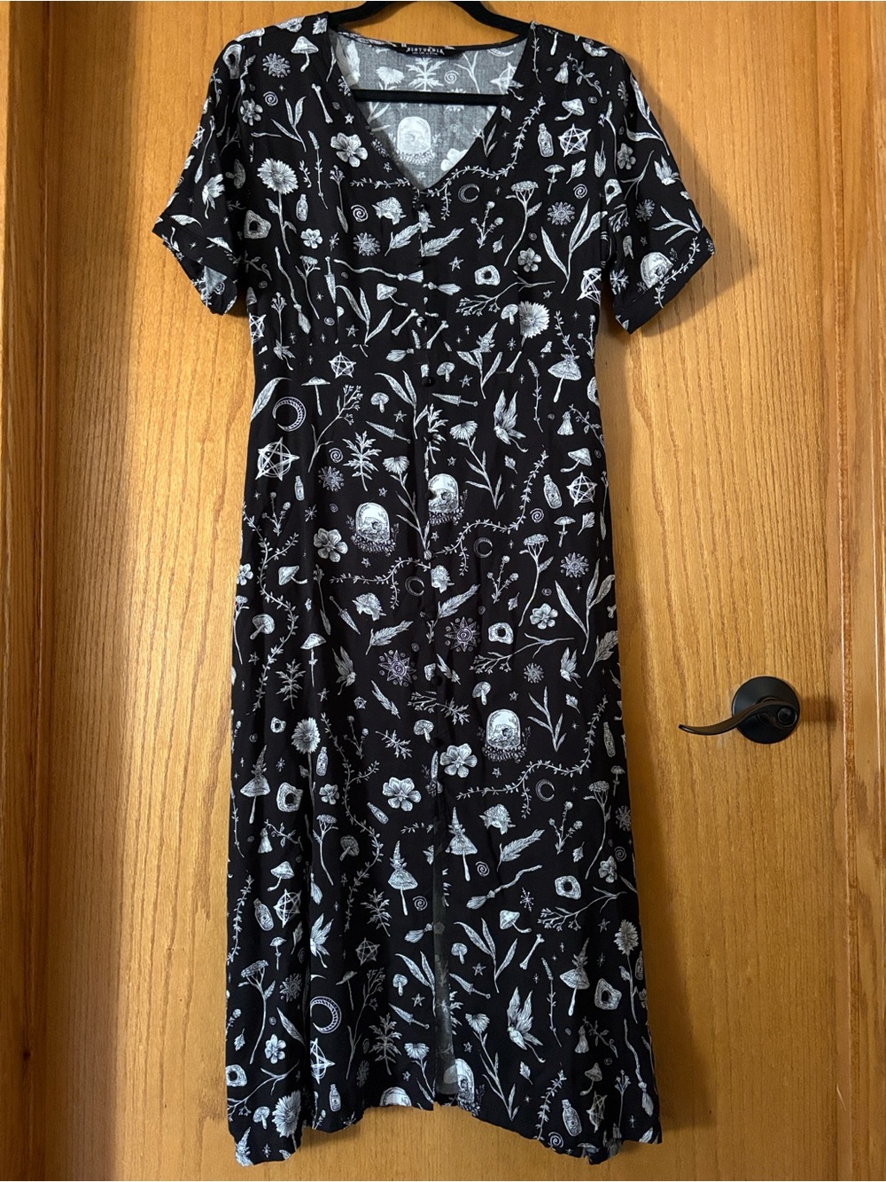 Disturbia | Hedgewitch V Neck Midi Dress - Picture 3 of 15